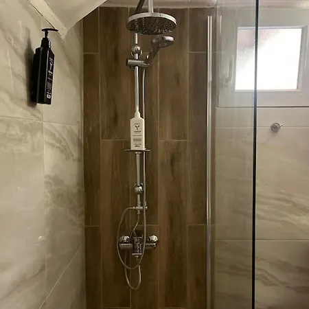 Kona Thasos يميناريا